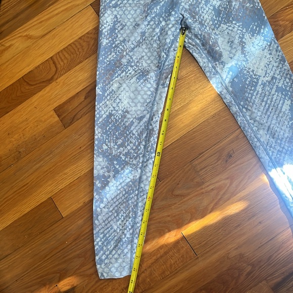 Calvin Klein Performance Blue & White Fish Scale Leggings Size Small - Picture 6 of 7